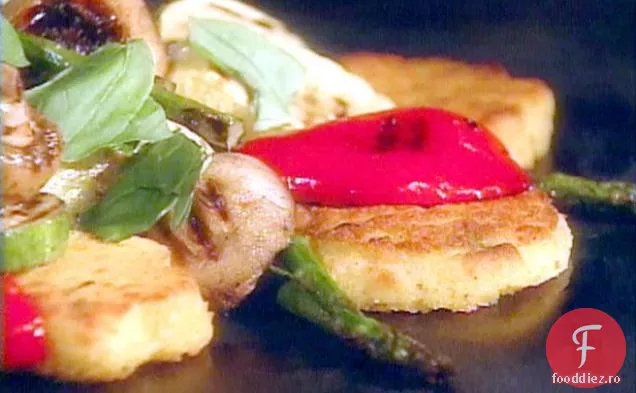 Mămăligă prăjită cu legume de grădină