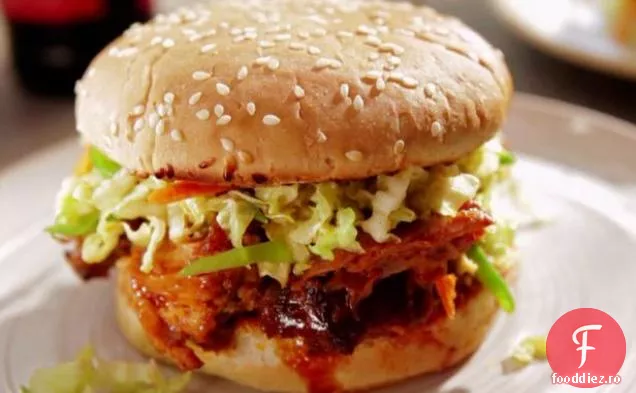 Coreeană Tras de porc Sandwich cu asiatice Slaw