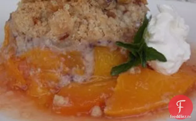 Peach Crisp cu fulgi de ovăz-nuc Topping