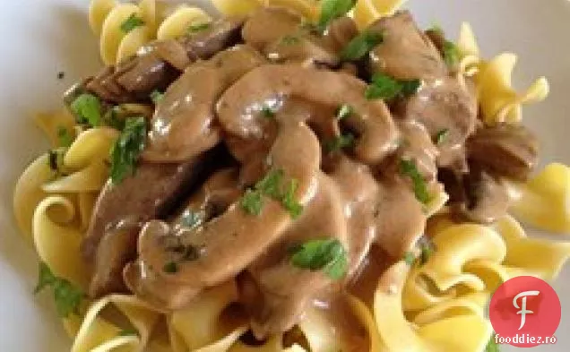 Stroganoff ușor de vită pentru aragazul lent