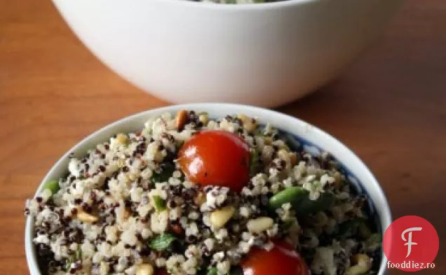 Salată De Quinoa Cu Fasole Fava, Nuci De Pin Și Brânză Feta