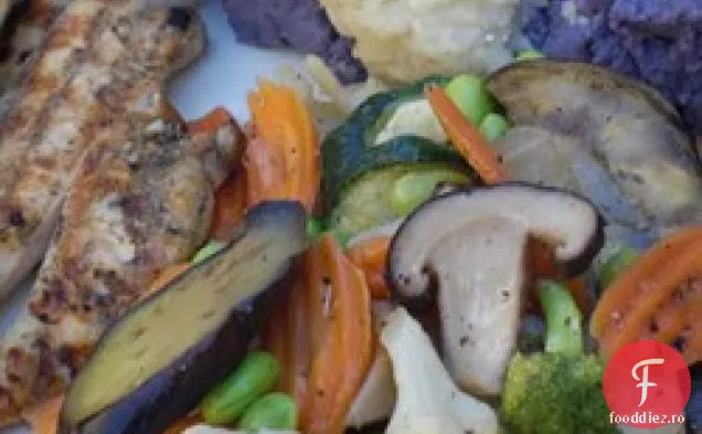 Zucchini și fasole de soia se amestecă prăji