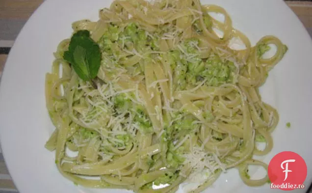 Pesto De Fasole Fava Pe Fettucini