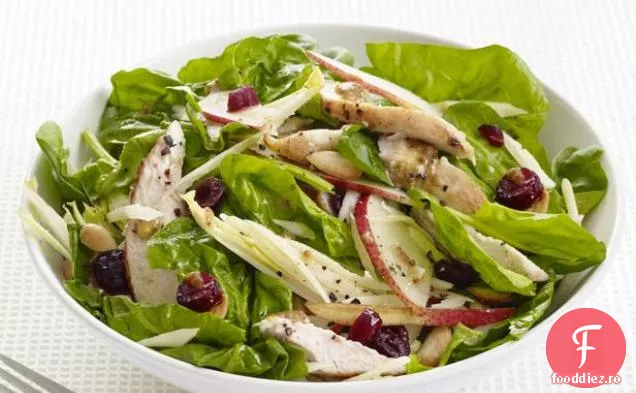 Salată de spanac, pere și pui