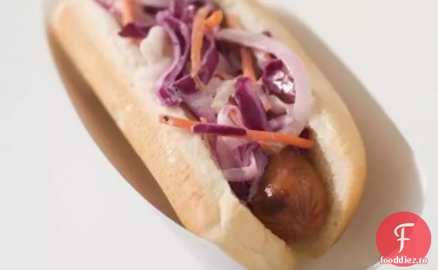Hot dog cu salată de vară