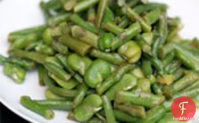 Cina în seara asta: salată de fasole Fava, sparanghel și fasole verde