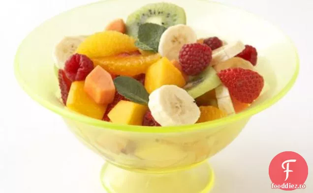 Salată proaspătă de fructe și mentă