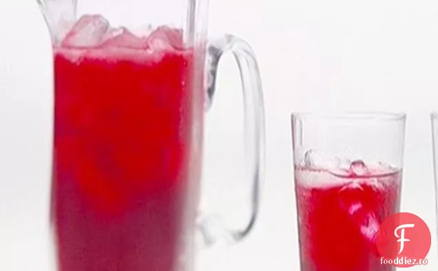 Ceai de Hibiscus cu vodcă și citrice