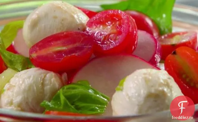 Salată de roșii și ridichi
