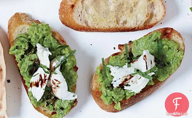 Bruschetta cu Mozzarella și romped proaspete Favas