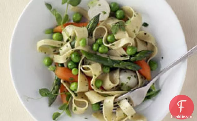 Ragout De Legume De Primăvară Cu Paste Proaspete