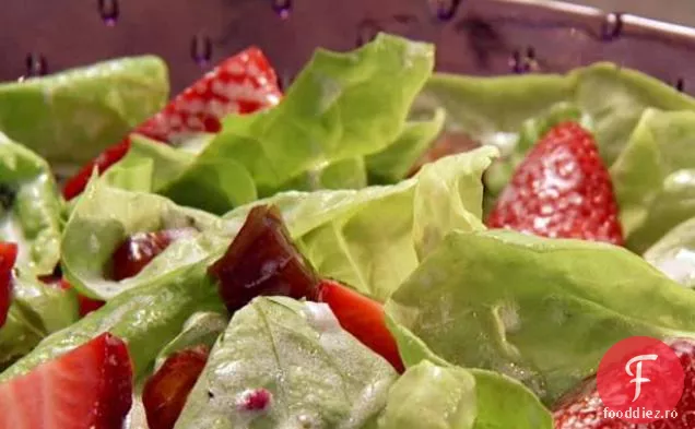 Salată de portocale, căpșuni și curmale