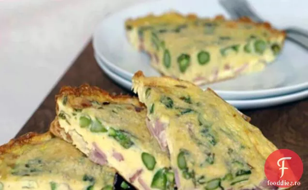 Sparanghel, slănină canadiană și Frittata cu brânză: cu conținut scăzut de carbohidrați