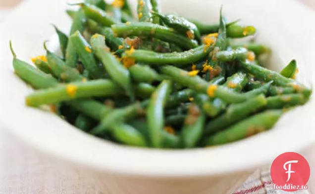 Fasole verde cu vinetă de ceapă caramelizată