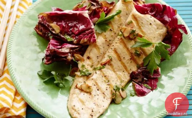 Almondină de păstrăv la grătar cu Radicchio și vinetă de portocale-migdale