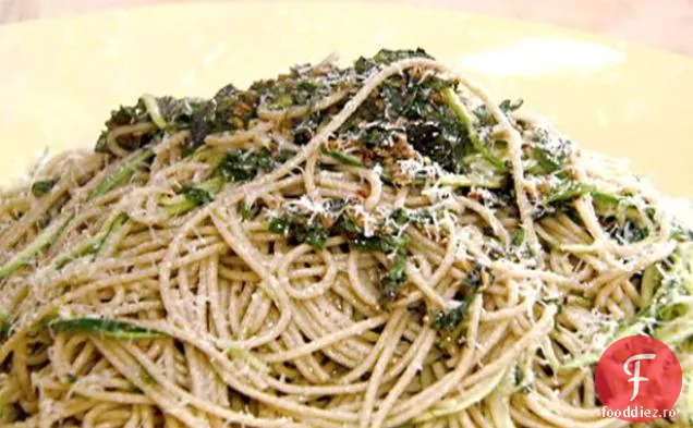Spaghettini pătrat: Paste cu ulei de măsline, usturoi și dovlecei