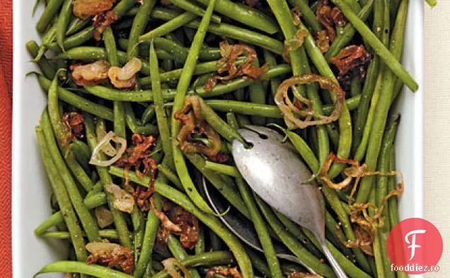 Fasole verde cu șalotă caramelizată