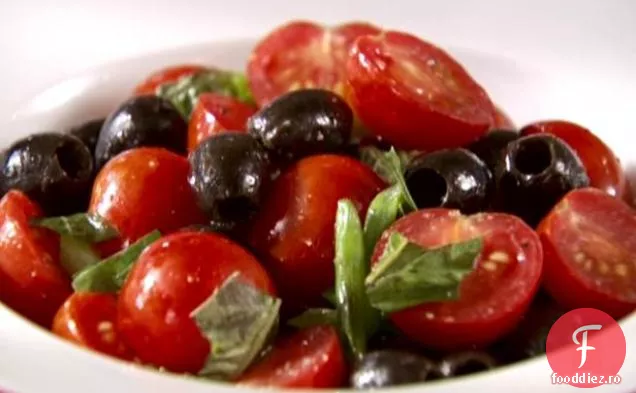 Roșii Cherry și salată de măsline