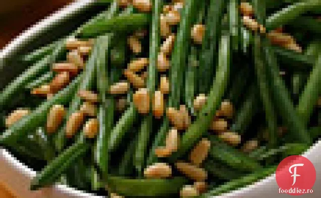 Crisp Haricots Verts cu nuci de pin