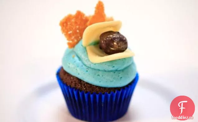 Praline Mac Nut Crunch Cupcakes