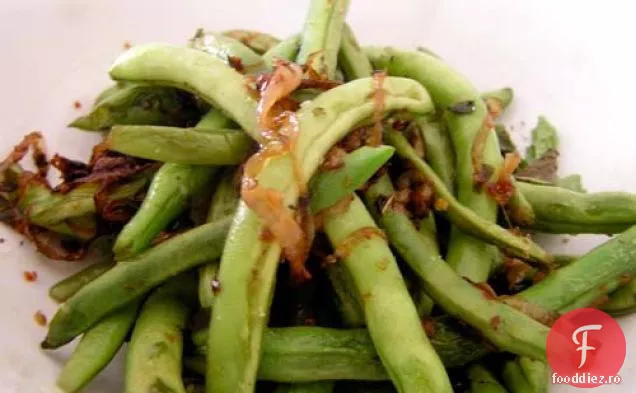Cina In Seara Asta: Fasole Verde Cu Menta Si Ceapa Rosie