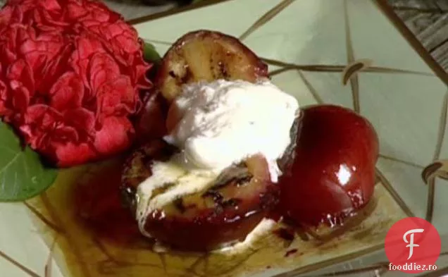 Fructe la grătar cu glazură de Bourbon