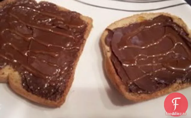 Deschis Cu Care Se Confruntă Miere & Hazlenut Răspândit Sandwich