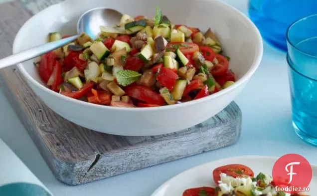 Salată de legume la grătar cu Feta și mentă