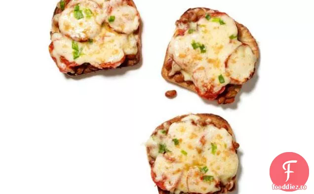 Brânză Britanică La Grătar Cu Fasole Coaptă