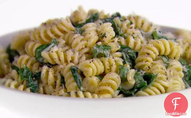 Fusilli cu Pecorino Romano și piper negru