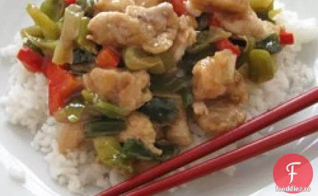 Salată De Pui Cu Pansament Cu Aromă Thailandeză