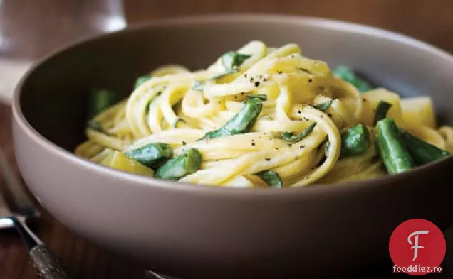 Linguine cu Gorgonzola, cartofi, fasole verde și salvie