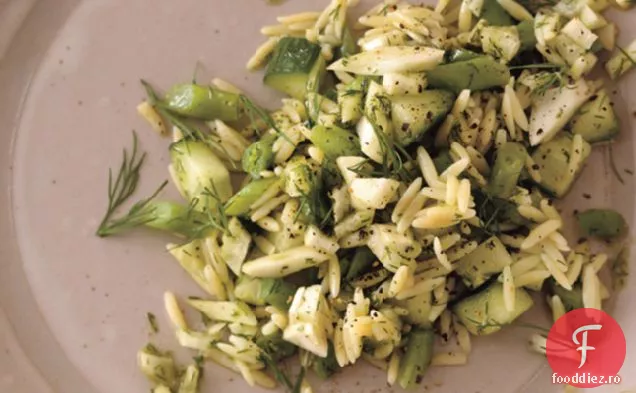 Salată De Orzo, Fasole Verde Și Fenicul Cu Pesto De Mărar