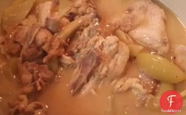Ginataang Manok (pui gătit în lapte de cocos)