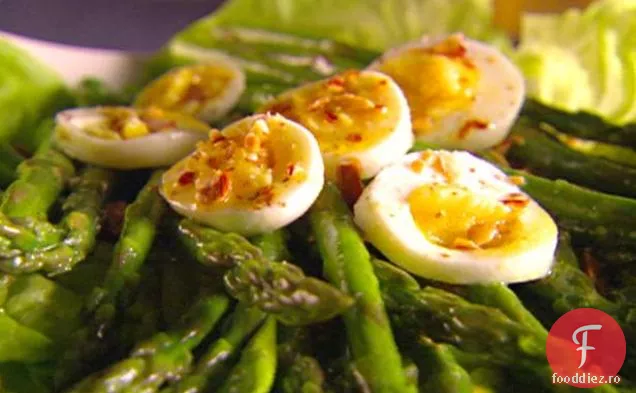 Sparanghel cu Vin Santo Vinaigrette