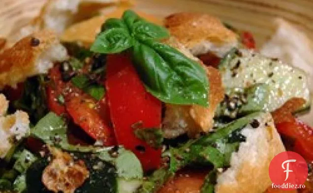 Salată Italiană De Pâine La Mijlocul Verii