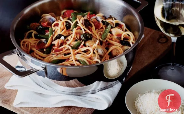 Spaghete cu scoici și fasole verde