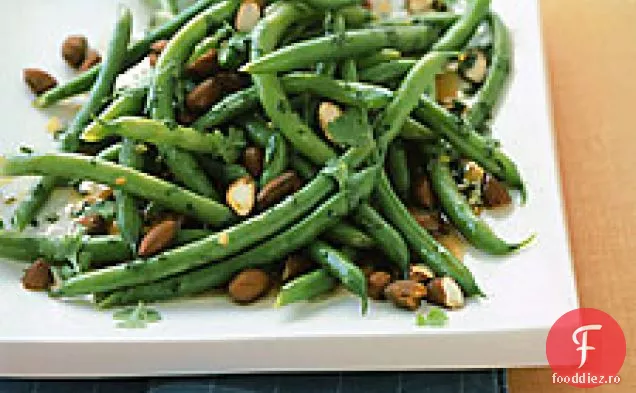 Salată De Fasole Verde Cu Migdale