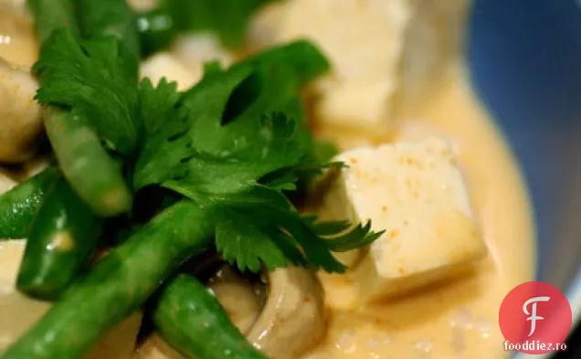 Curry Roșu Thailandez Cu Fasole Verde Și Tofu
