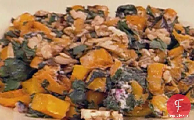 Squash de Butternut prăjit cu verdeață de sfeclă, brânză de capră, nuci prăjite și mentă