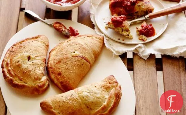 Trei Calzone de brânză și anghinare