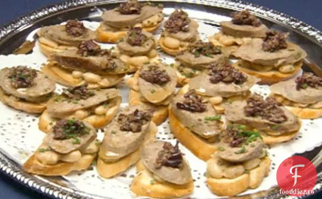 Crostini de vânat și fasole albă cu tapenadă de măsline negre