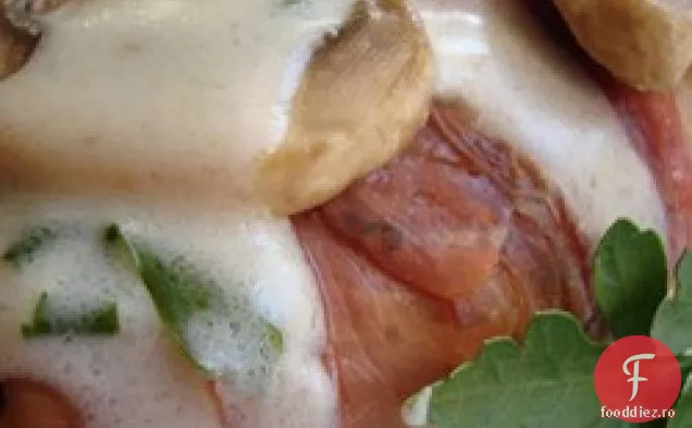 Pui cu ciuperci, Prosciutto și sos de smântână