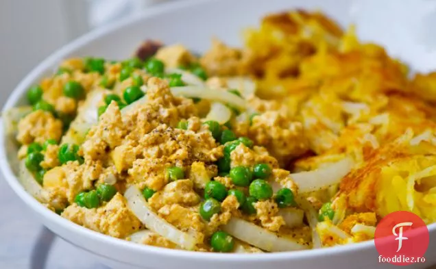 Tofu Trufat Se Amestecă Cu Umeboshi, Mazăre, Ceapă