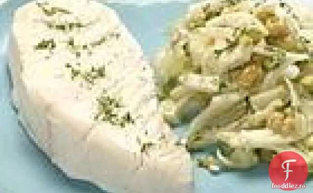 Halibut fiert la rece cu salată de fenicul-măsline