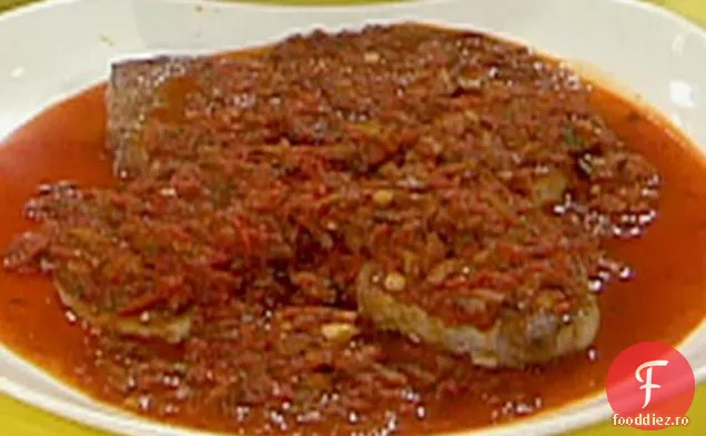 Cotlete de porc în stil spaniol cu Chorizo și sos de ardei roșu prăjit și fasole verde