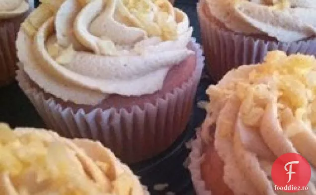 PBJ Cupcakes-Cupcakes cu fructe de pădure cu glazură de unt de arahide