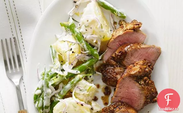 Carne de porc cu salată de fasole de cartofi