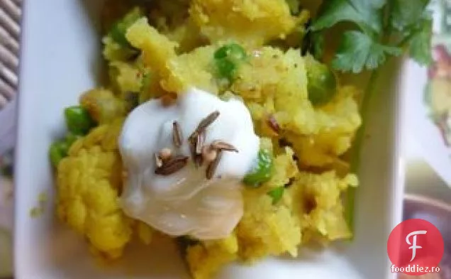 Distrus Indian cartofi cu leneș Raita