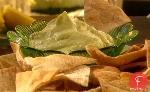 Dip de brânză de capră de Avocado cu chipsuri de Pita din grâu integral